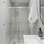 Picasso, 6 Personas, Espacioso Piso De Diseno アパート ヒホン