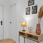 アパート Picasso, 6 Personas, Espacioso Piso De Diseno ヒホン