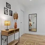 Picasso, 6 Personas, Espacioso Piso De Diseno * Gijon