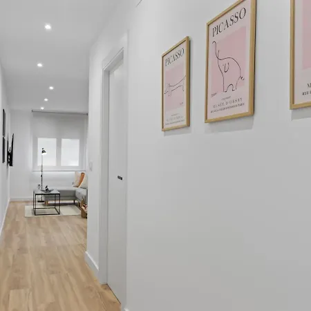 Picasso, 6 Personas, Espacioso Piso De Diseno * Gijon