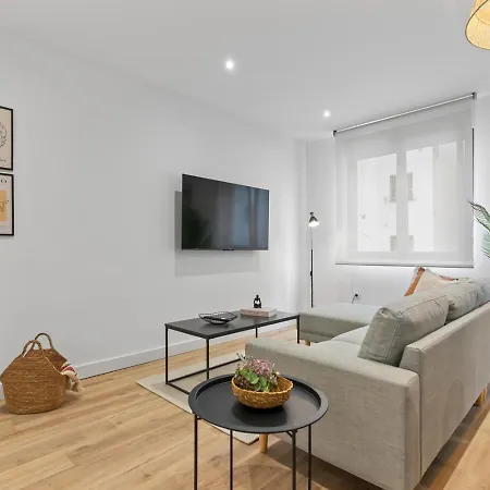 Picasso, 6 Personas, Espacioso Piso De Diseno * ヒホン