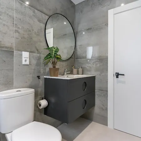 Picasso, 6 Personas, Espacioso Piso De Diseno ヒホン