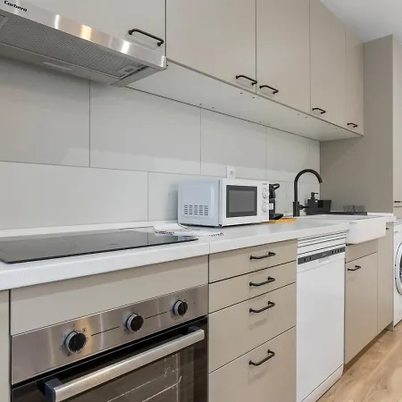 Picasso, 6 Personas, Espacioso Piso De Diseno Apartment *