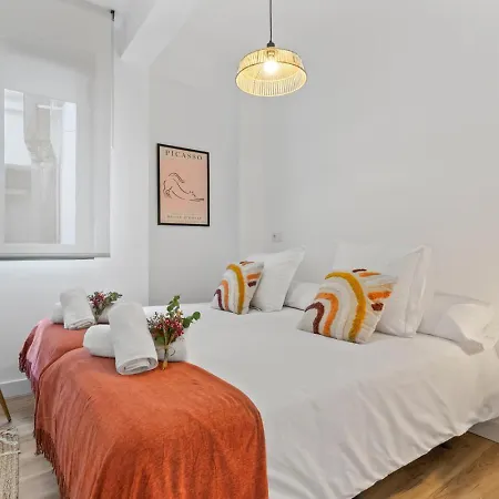 Picasso, 6 Personas, Espacioso Piso De Diseno * Gijon