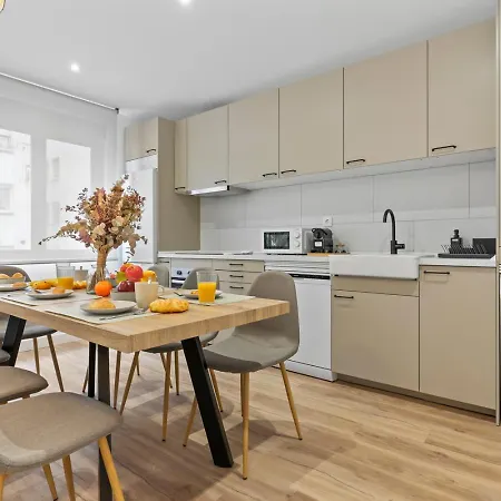 Picasso, 6 Personas, Espacioso Piso De Diseno アパート