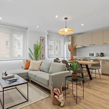 Picasso, 6 Personas, Espacioso Piso De Diseno * Χιχόν