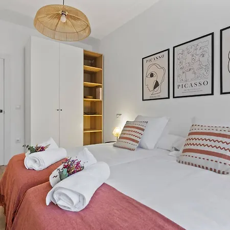 Picasso, 6 Personas, Espacioso Piso De Diseno * ヒホン