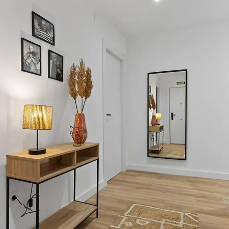 Picasso, 6 Personas, Espacioso Piso De Diseno * Gijon