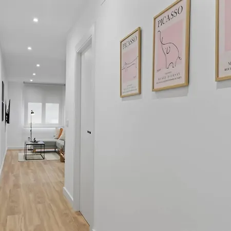 Apartment Picasso, 6 Personas, Espacioso Piso De Diseno *