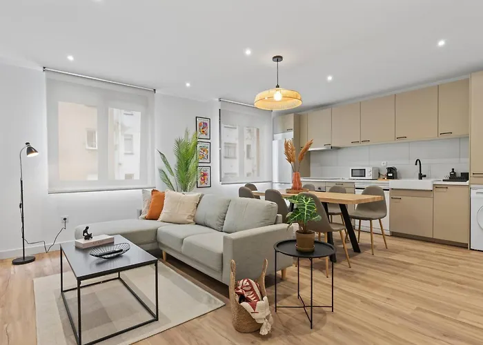 Picasso, 6 Personas, Espacioso Piso De Diseno * Χιχόν