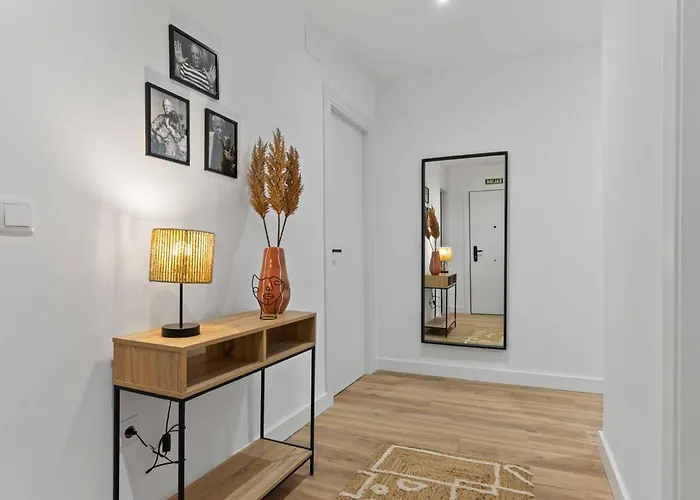 Picasso, 6 Personas, Espacioso Piso De Diseno * Χιχόν