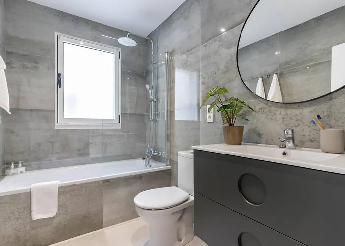 Picasso, 6 Personas, Espacioso Piso De Diseno Χιχόν