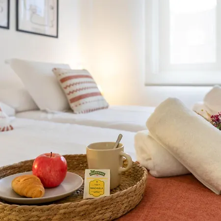 Picasso, 6 Personas, Espacioso Piso De Diseno * גיחון