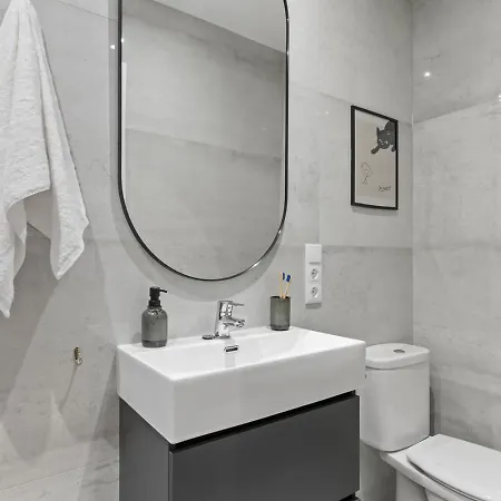 דירה Picasso, 6 Personas, Espacioso Piso De Diseno